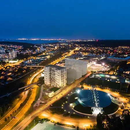 Trendy Modern Tower With Private Parking Space 4* غدينيا
