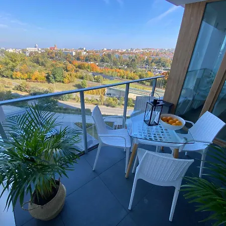 Trendy Modern Tower With Private Parking Space غدينيا
